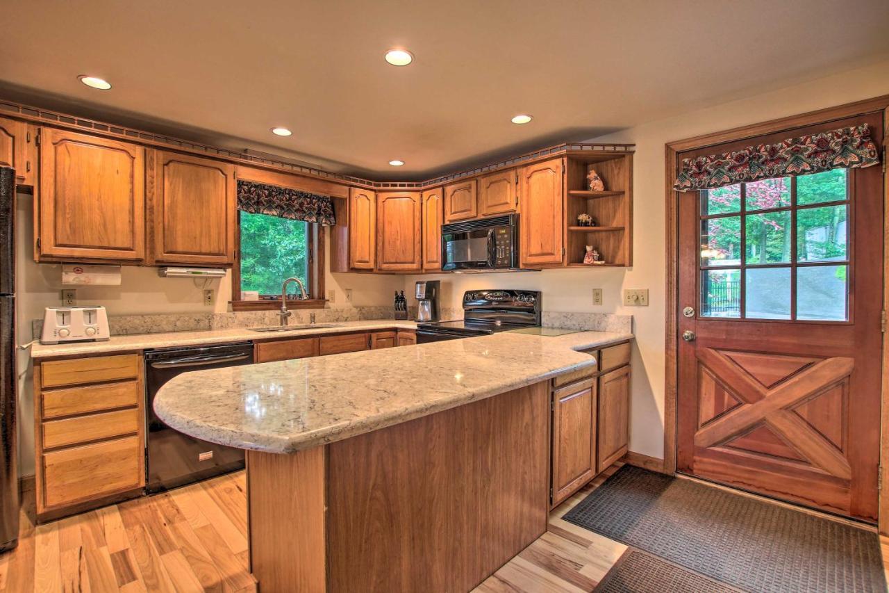 Waterfront New England House On Wickaboag Lake! West Brookfield Zewnętrze zdjęcie