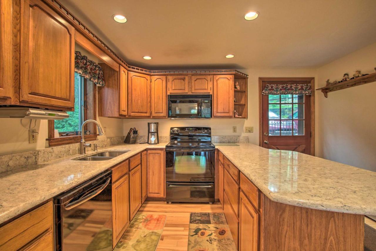 Waterfront New England House On Wickaboag Lake! West Brookfield Zewnętrze zdjęcie